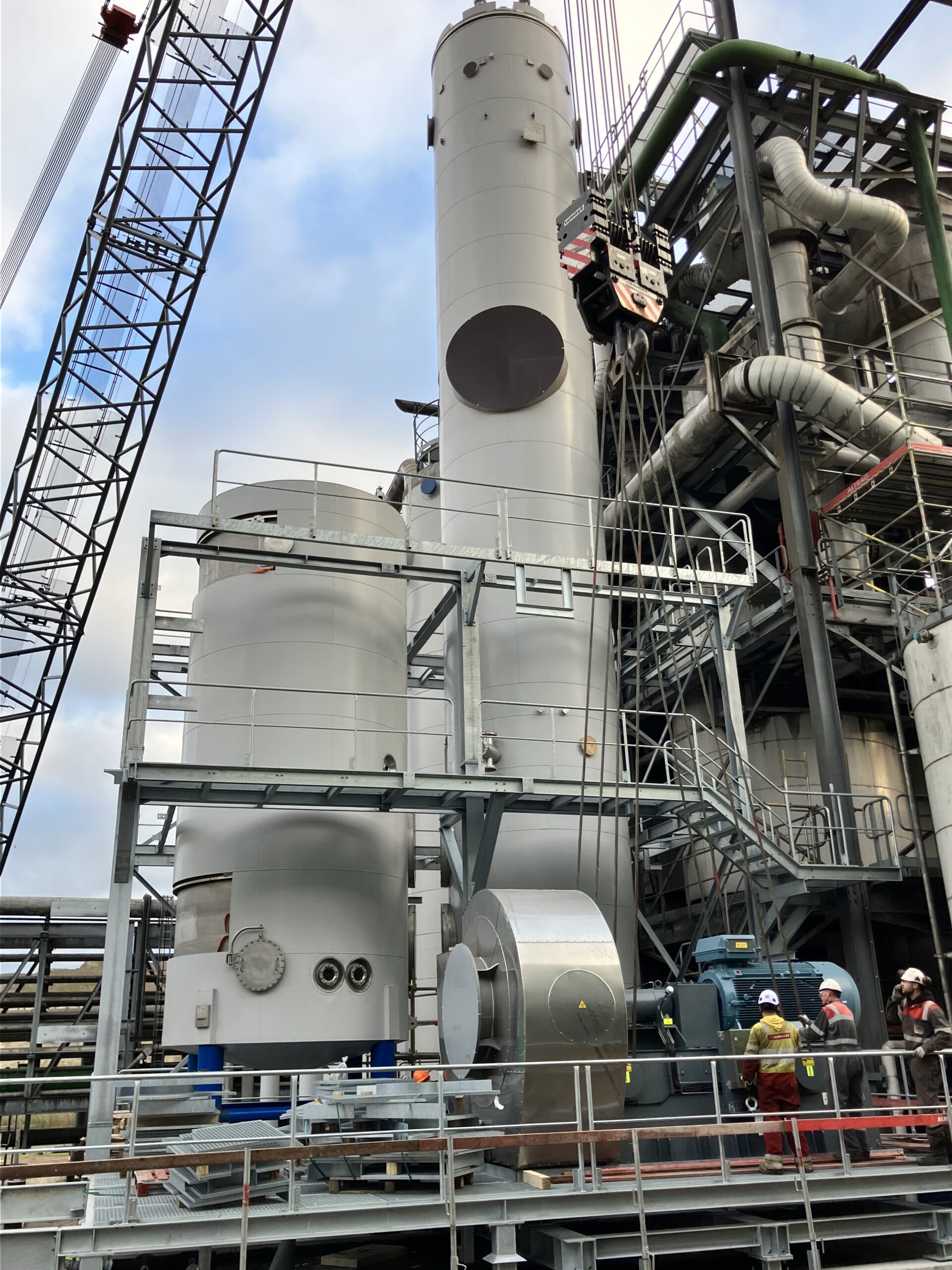 Falling-film-evaporator-with-MVR-scaled