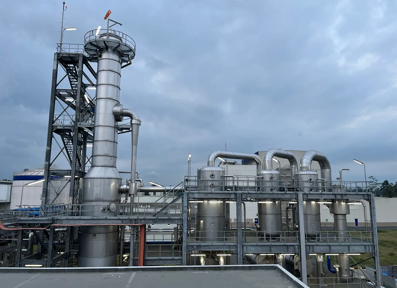 Mechanical vapor recompression in evaporators